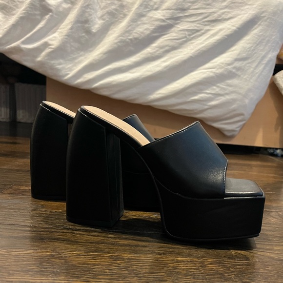 NEW and unworn platform Amazon sandals black size 8 - Picture 7 of 7